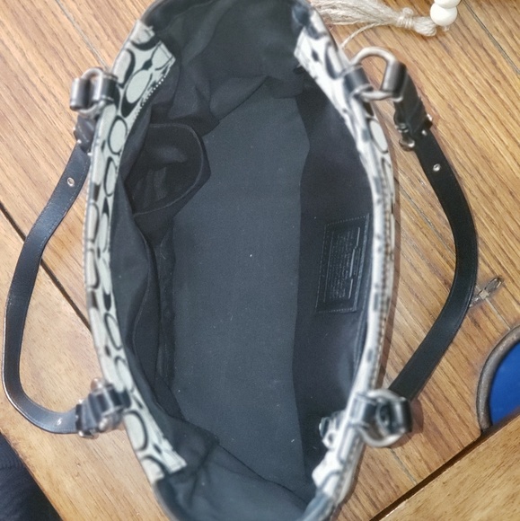 COACH Handbag, like new - Picture 4 of 4